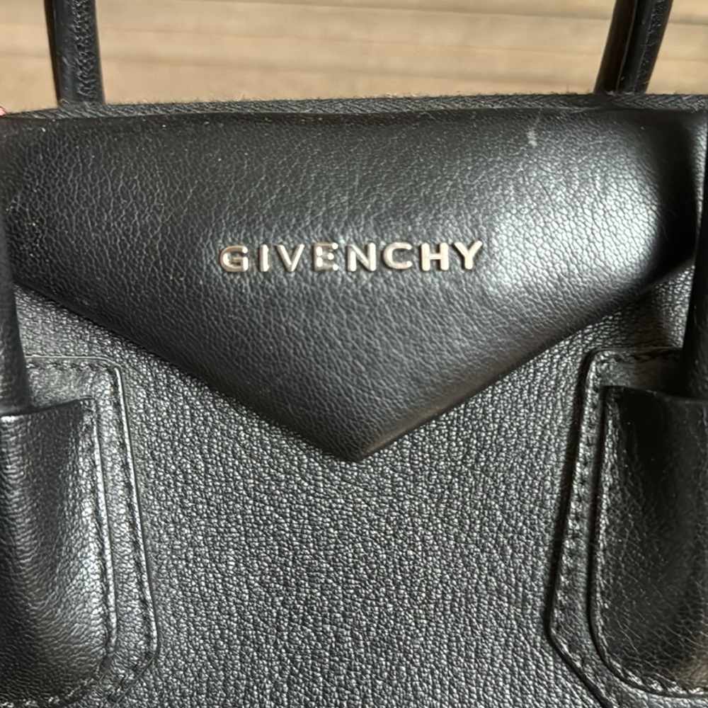 Givenchy Medium Antigona Bag in Grained Goatskin Black Leather - Picture 6 of 9
